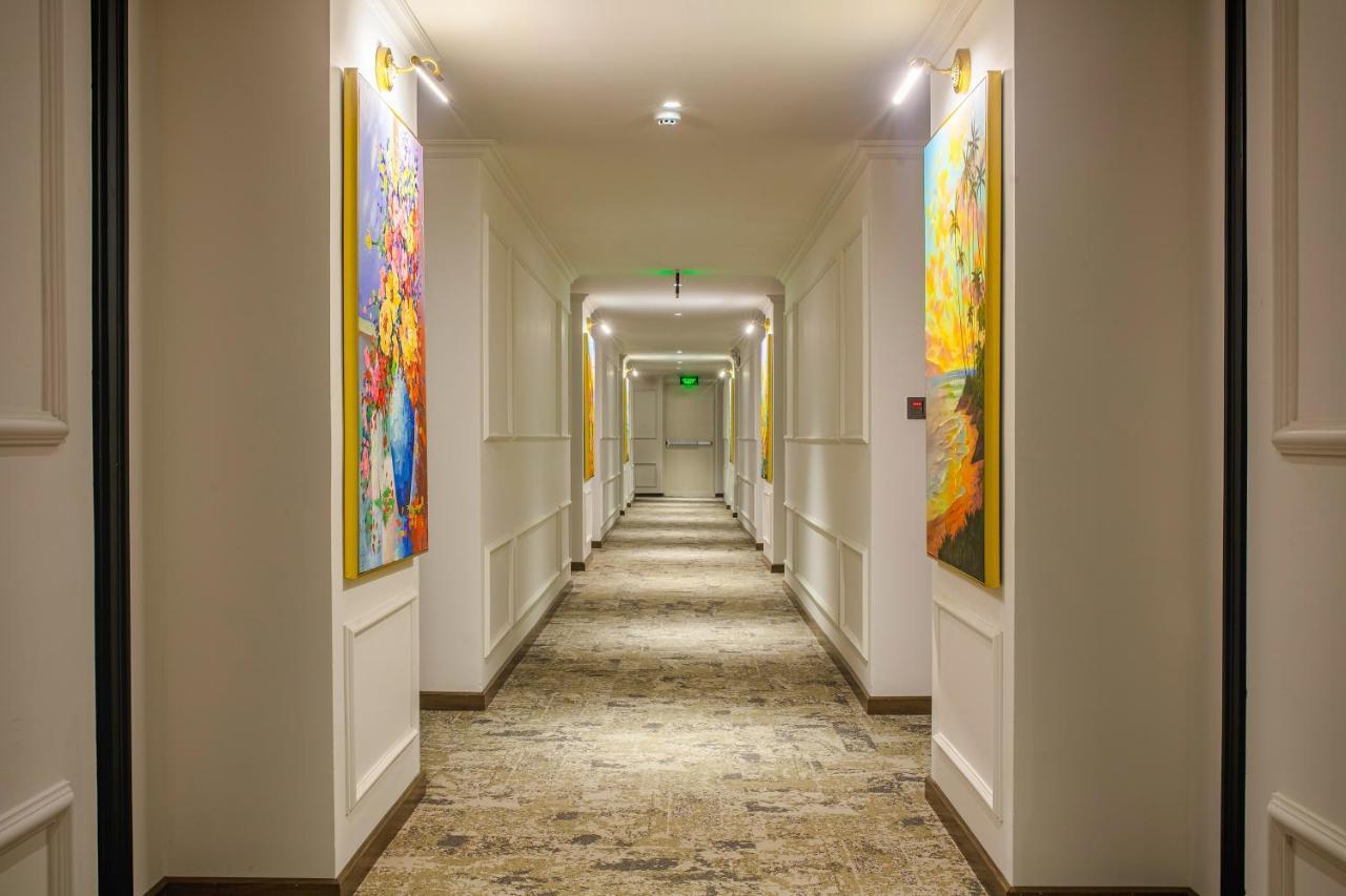 Grand Sunrise Palace Hoi An- A Luxury Indochine Hotel & Spa Dış mekan fotoğraf A corridor at the hotel