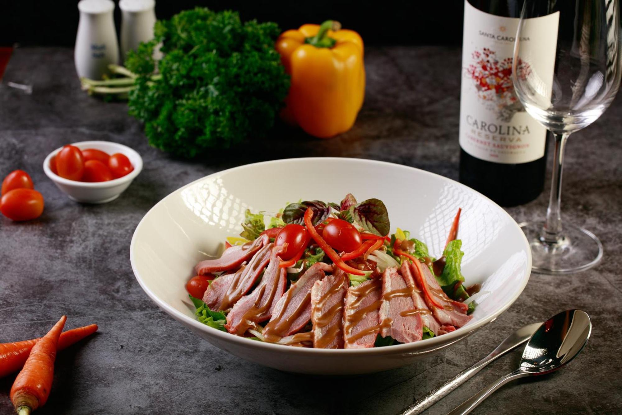 Grand Sunrise Palace Hoi An- A Luxury Indochine Hotel & Spa Dış mekan fotoğraf Smoked duck salad