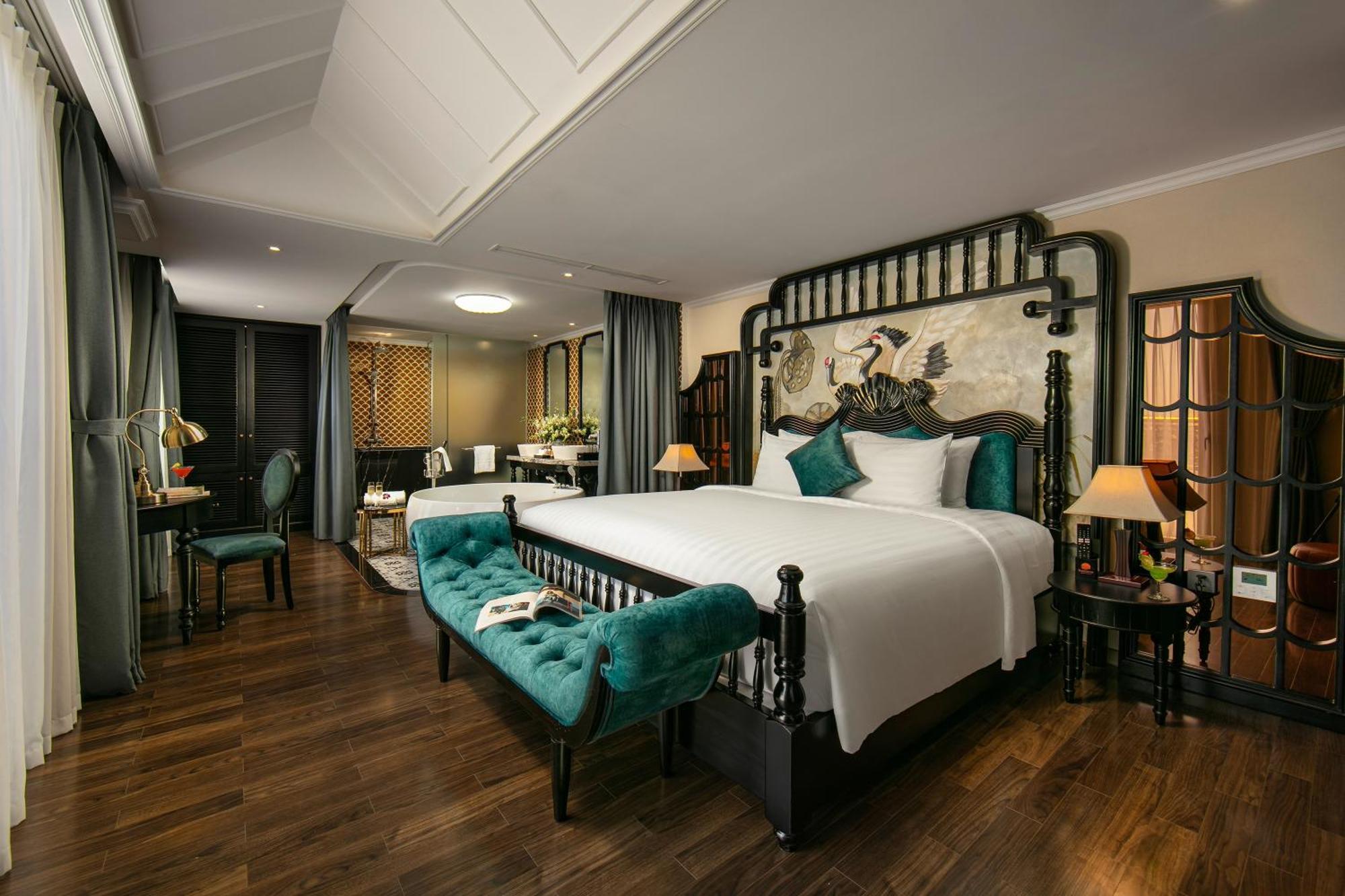 Grand Sunrise Palace Hoi An- A Luxury Indochine Hotel & Spa Dış mekan fotoğraf A suite at the hotel